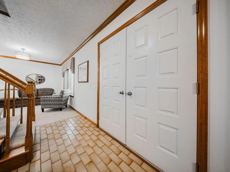 1619 Tuscarora Drive, Grove City, OH 43123 Photo 4
