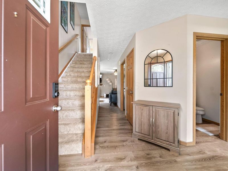 6036 Pennington Creek Drive, Dublin, OH 43016 Photo 5