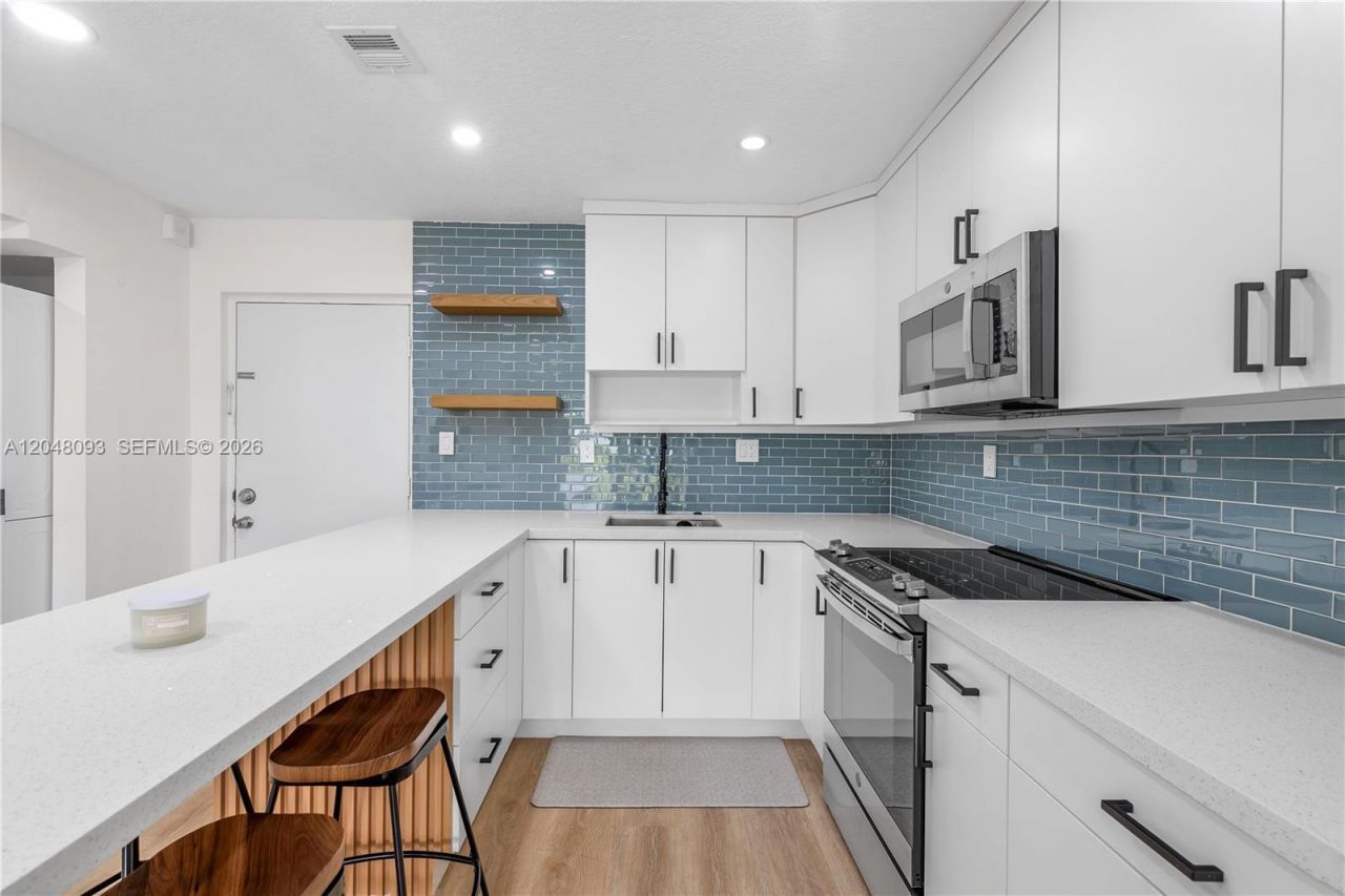 9520 SW 8th St , Unit 203, Miami, FL 33174 Photo