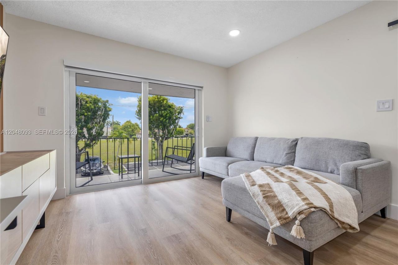 9520 SW 8th St , Unit 203, Miami, FL 33174 Photo