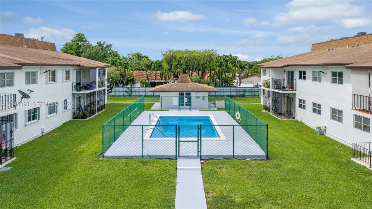 9520 SW 8th St , Unit 203, Miami, FL 33174 Photo