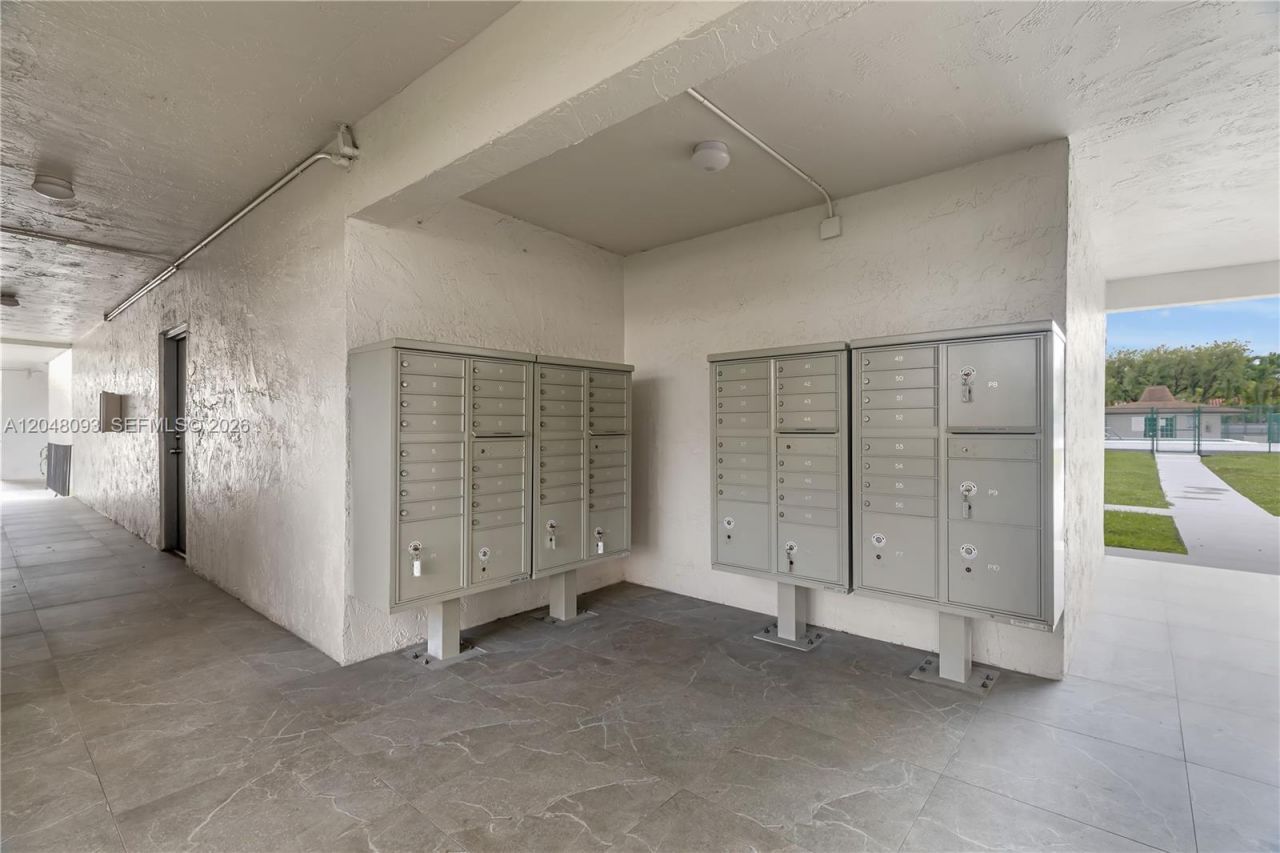 9520 SW 8th St , Unit 203, Miami, FL 33174 Photo