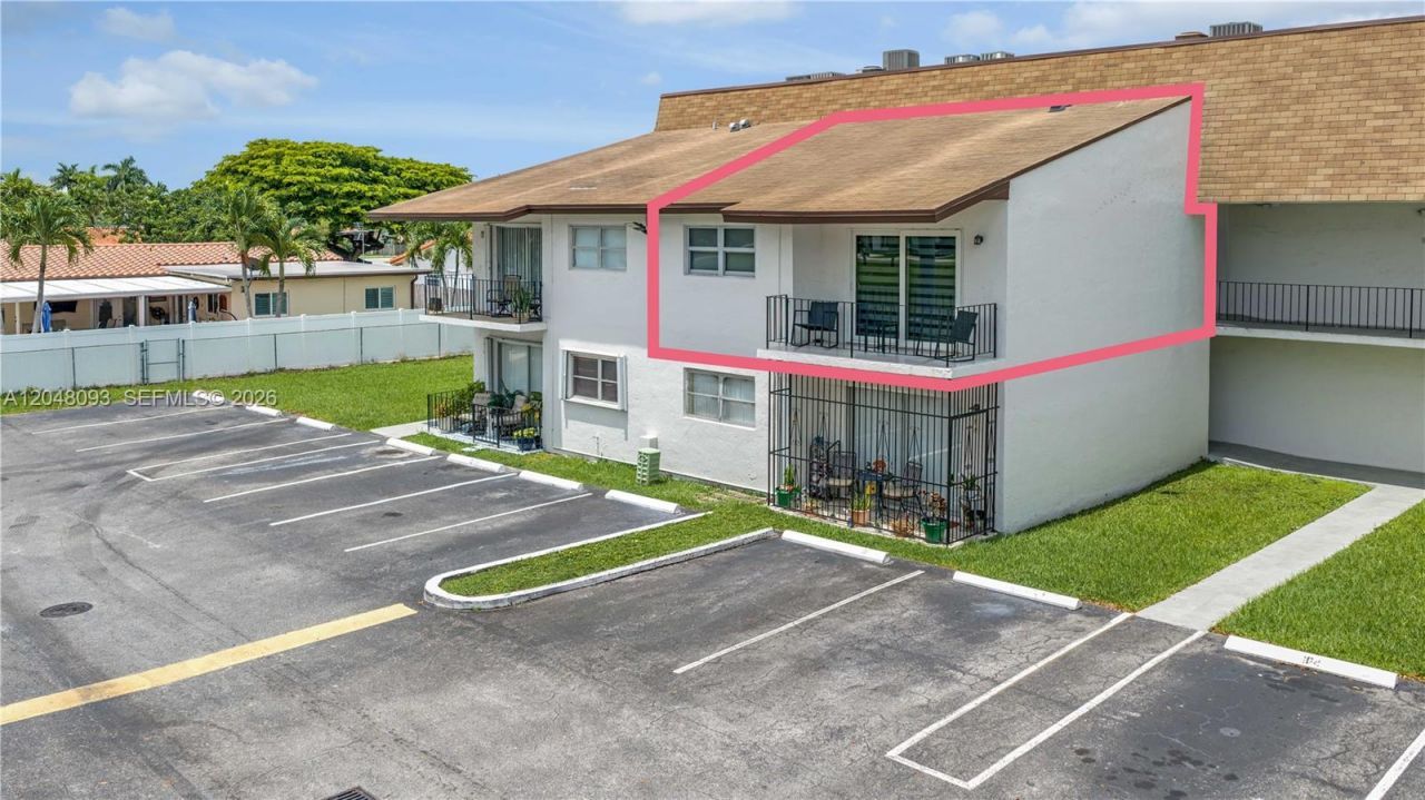 9520 SW 8th St , Unit 203, Miami, FL 33174 Photo