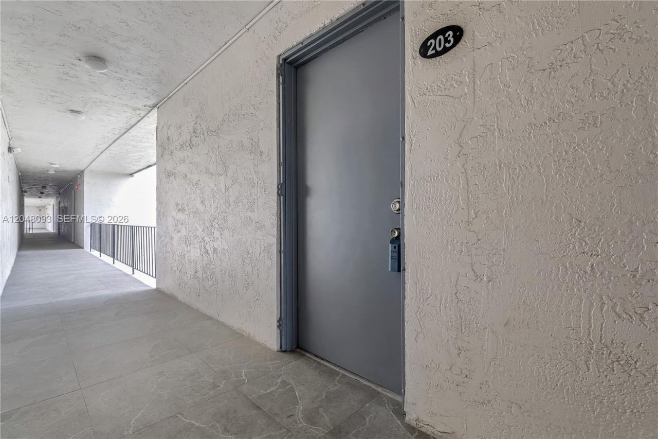 9520 SW 8th St , Unit 203, Miami, FL 33174 Photo