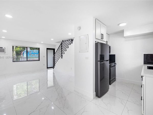 131 NE 77th St , Miami, FL 33138