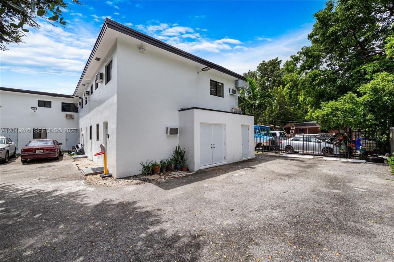 131 NE 77th St , Miami, FL 33138 Photo