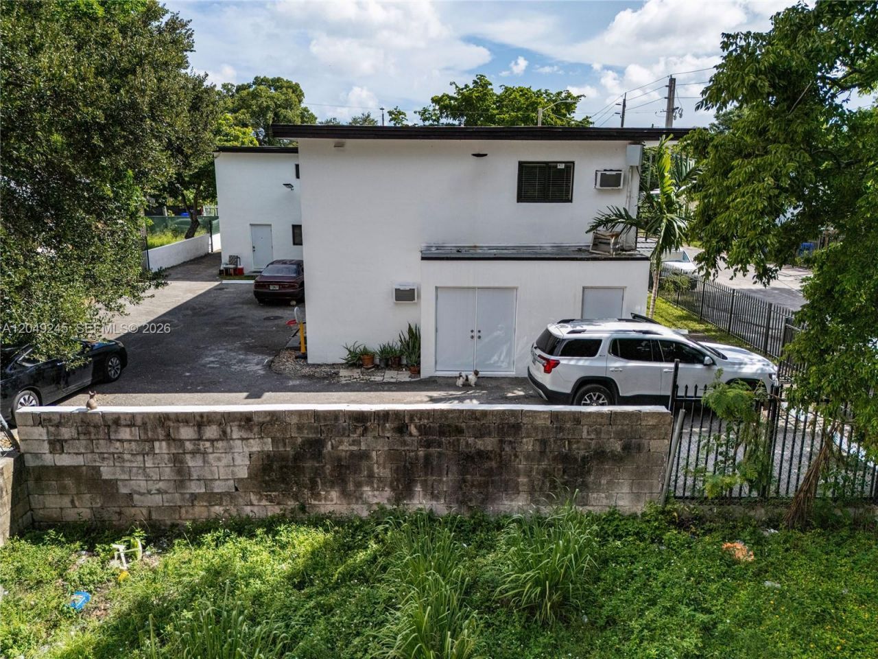 131 NE 77th St , Miami, FL 33138 Photo