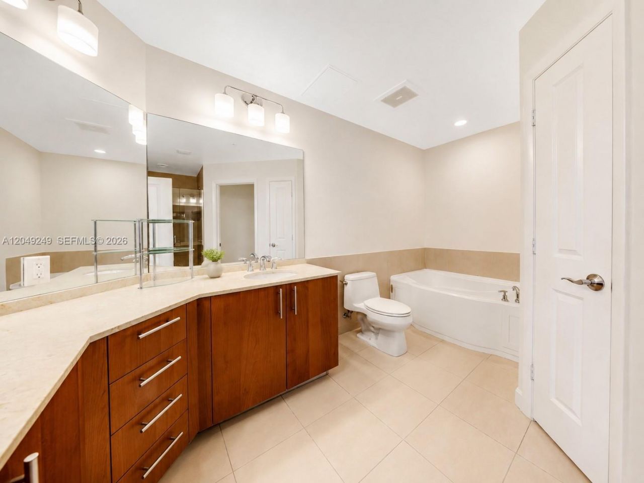 1945 S Ocean Dr , Unit 714, Hallandale Beach, FL 33009 Photo