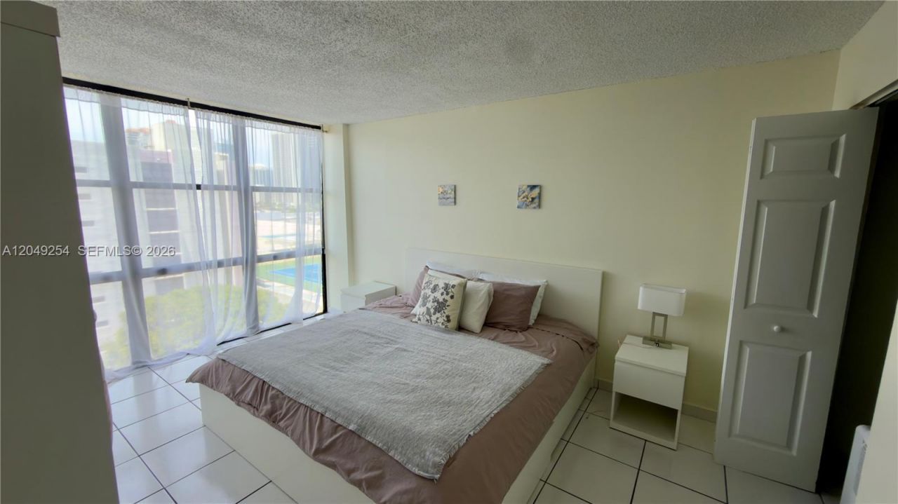 16909 N Bay Rd , Unit 907, Sunny Isles Beach, FL 33160 Photo