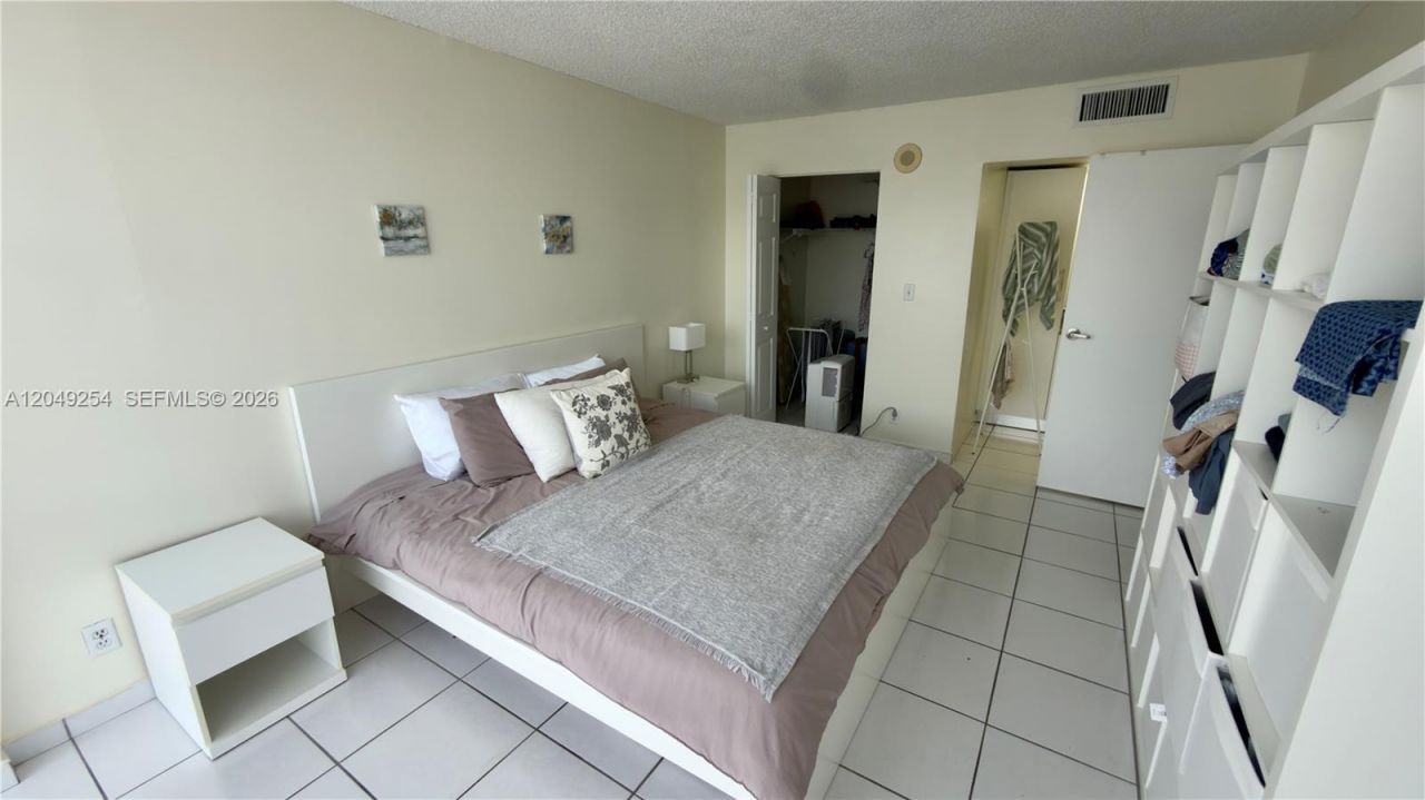 16909 N Bay Rd , Unit 907, Sunny Isles Beach, FL 33160 Photo