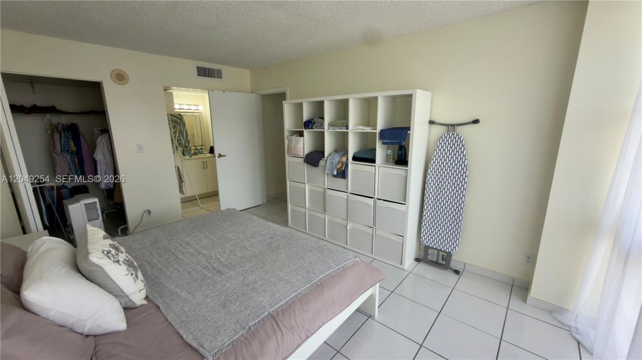 16909 N Bay Rd , Unit 907, Sunny Isles Beach, FL 33160 Photo