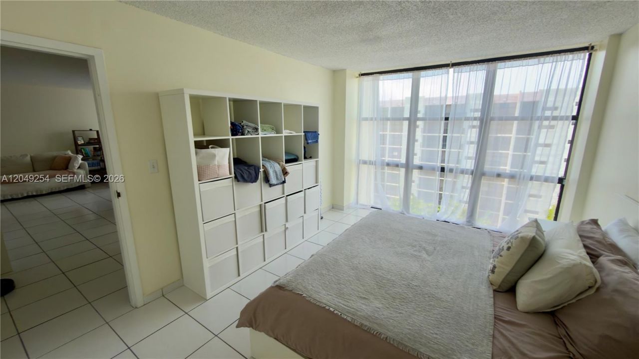 16909 N Bay Rd , Unit 907, Sunny Isles Beach, FL 33160 Photo