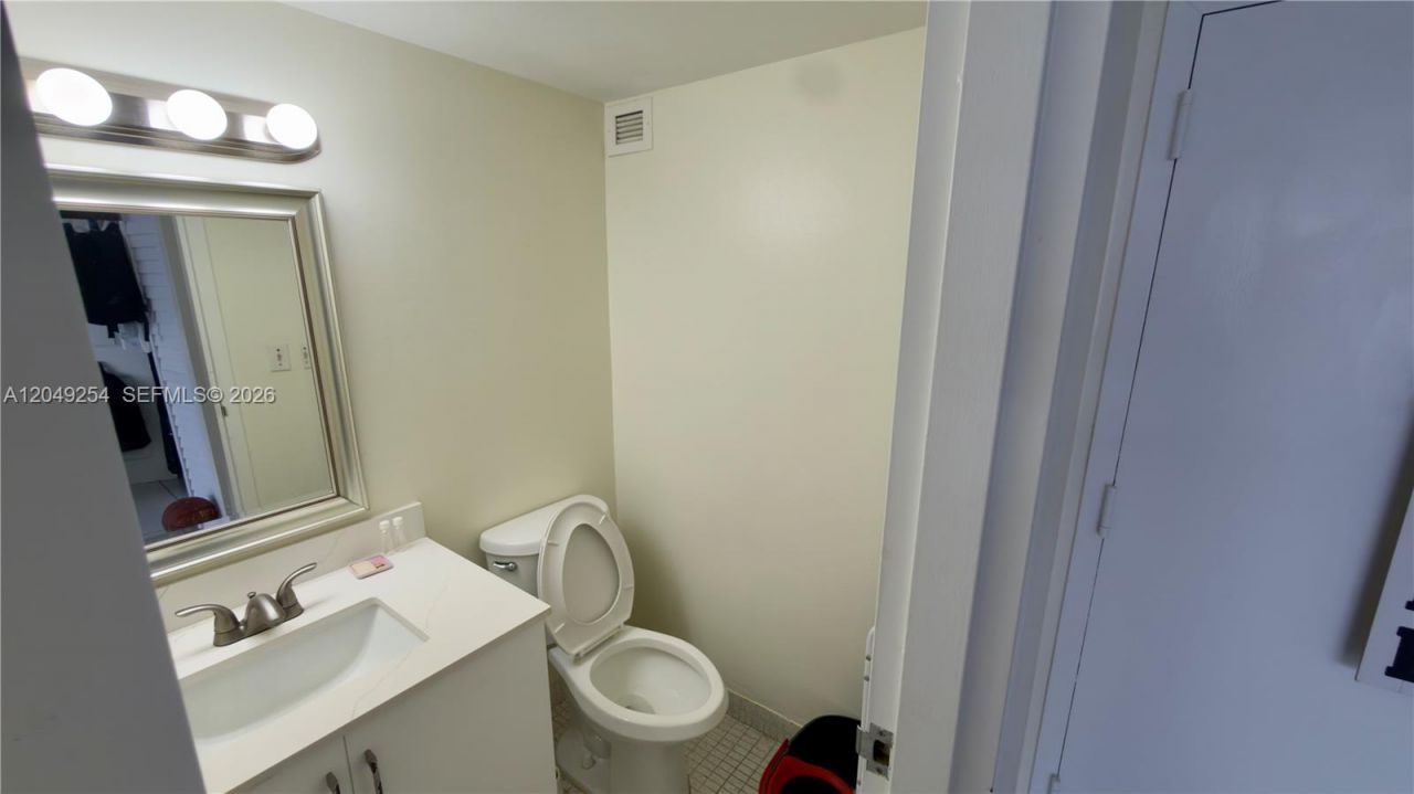 16909 N Bay Rd , Unit 907, Sunny Isles Beach, FL 33160 Photo
