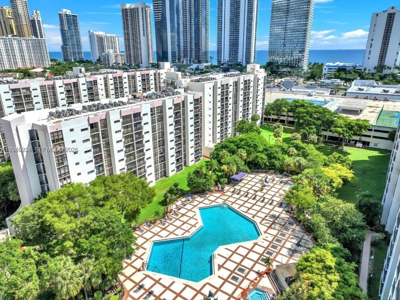 16909 N Bay Rd , Unit 907, Sunny Isles Beach, FL 33160 Photo