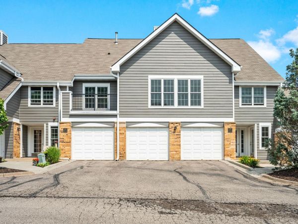 6155 Chasewood Parkway , Unit 204, Minnetonka, MN 55343
