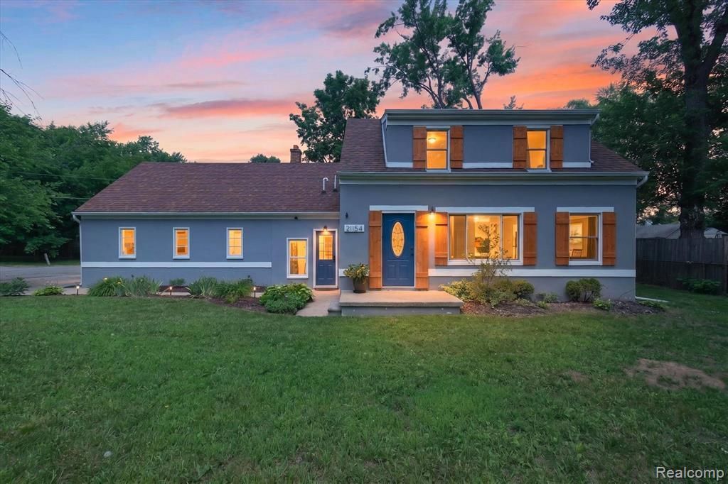 21154 Flanders Street, Farmington Hills, MI 48335 Main Photo