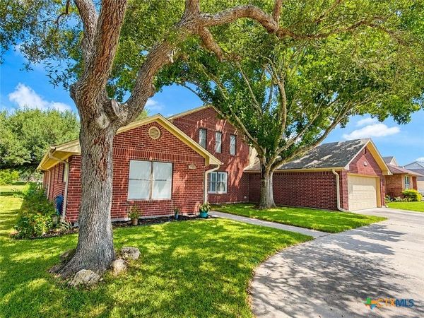 504 Colony Creek Drive, Victoria, TX 77904