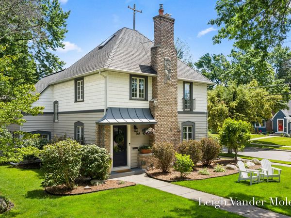 964 Lakeside Drive SE, East Grand Rapids, MI 49506