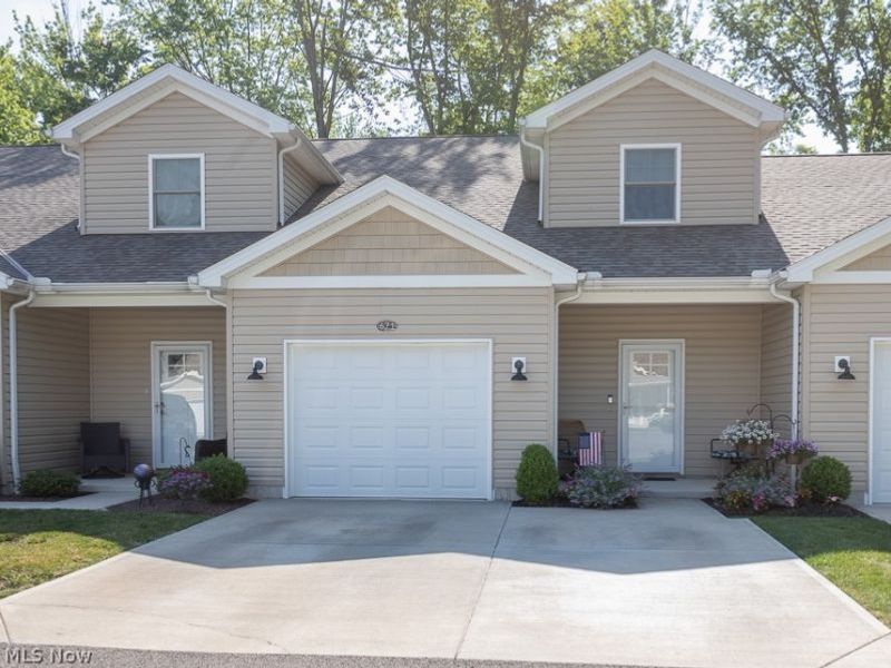 671 Treadway Boulevard, Sheffield Lake, OH 44054 Photo 1