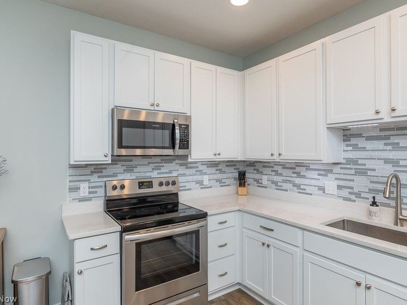 671 Treadway Boulevard, Sheffield Lake, OH 44054 Photo 8