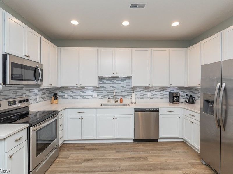 671 Treadway Boulevard, Sheffield Lake, OH 44054 Photo 9