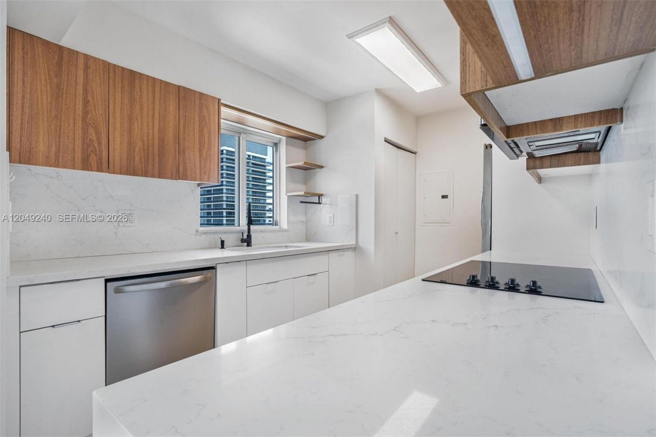 5900 Collins Ave, Unit 1406, Miami Beach, FL 33140 Photo