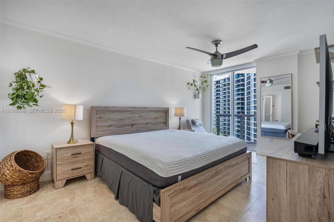 5900 Collins Ave, Unit 1406, Miami Beach, FL 33140 Photo