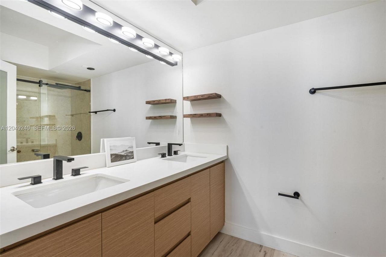 5900 Collins Ave, Unit 1406, Miami Beach, FL 33140 Photo