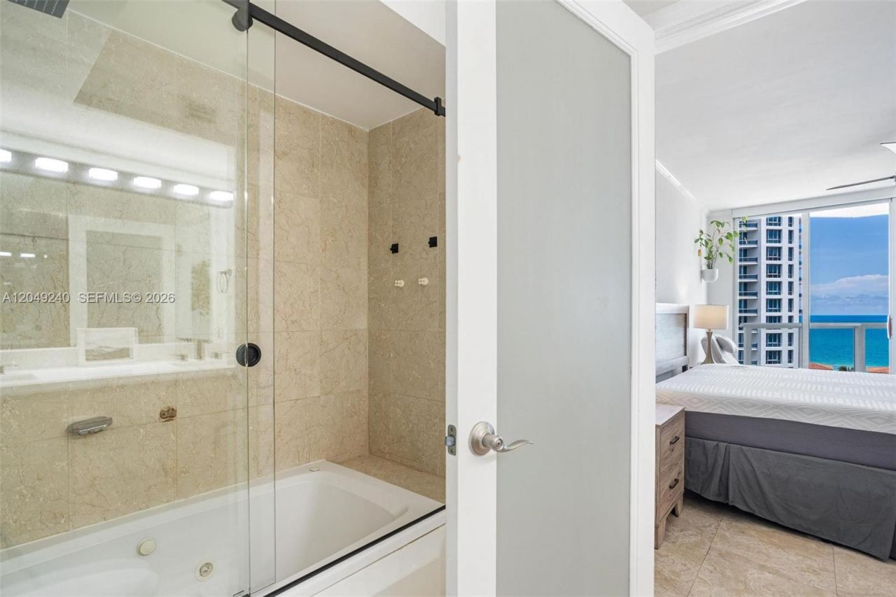 5900 Collins Ave, Unit 1406, Miami Beach, FL 33140 Photo
