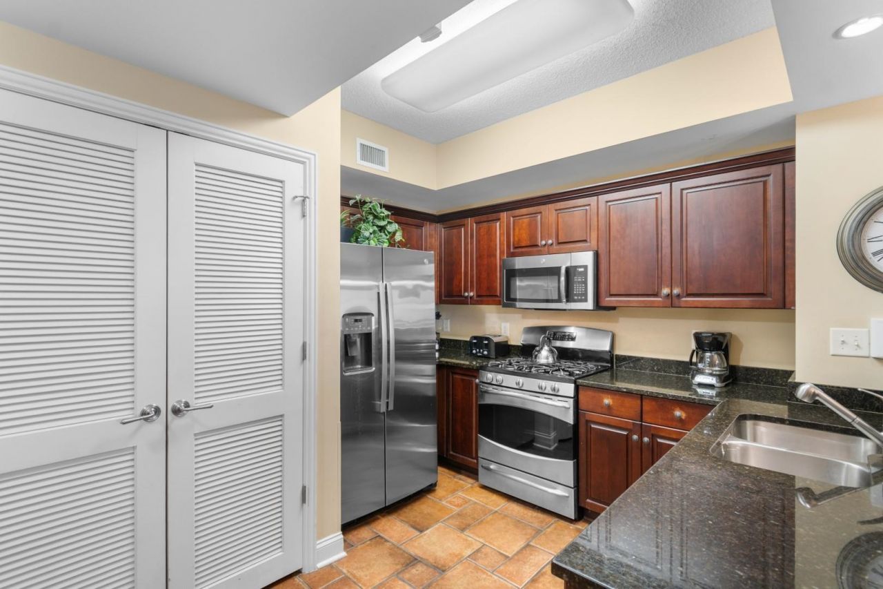 100 North Beach Blvd.  Photo 4