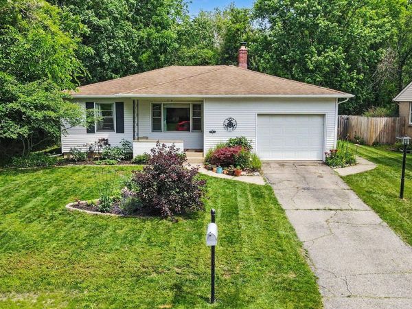 721 Parkway Drive NE, Grand Rapids, MI 49525
