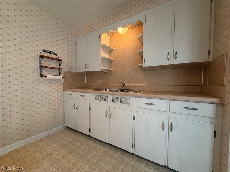 1021 W College Road, Alliance, OH 44601 Photo 10