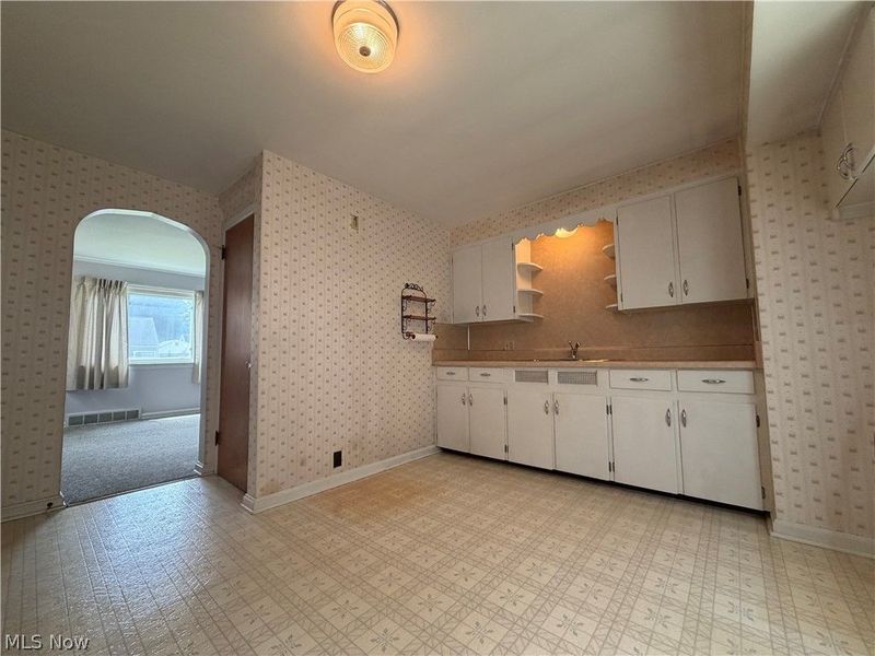 1021 W College Road, Alliance, OH 44601 Photo 9