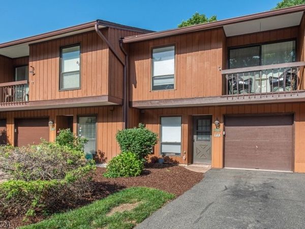 1068 TREETOPS, Wharton, NJ 07885