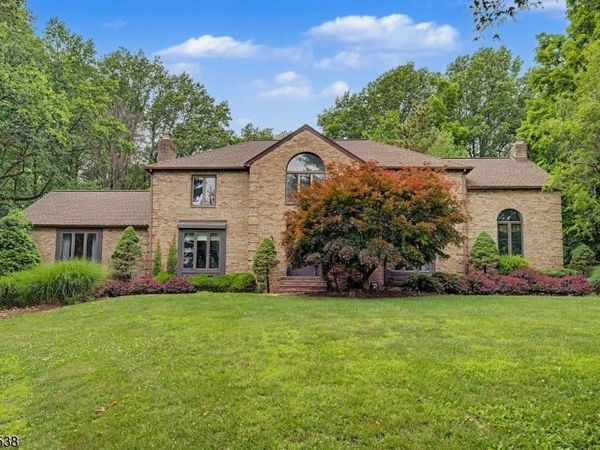 4 Unneberg Ave, Roxbury, NJ 07876