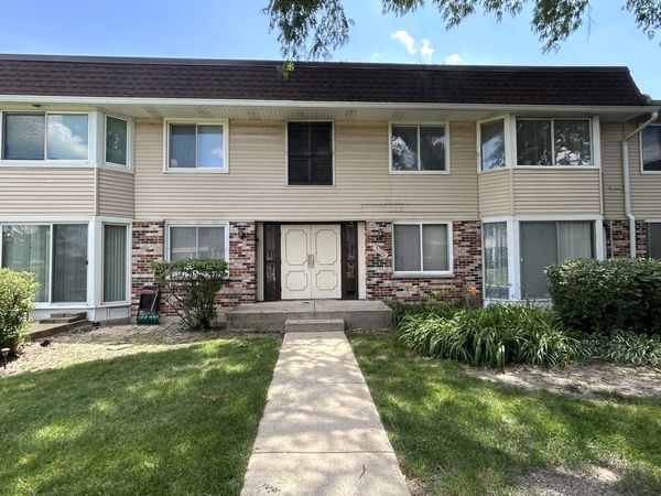 3100 Roberts Drive , Unit 5, Woodridge, IL 60517