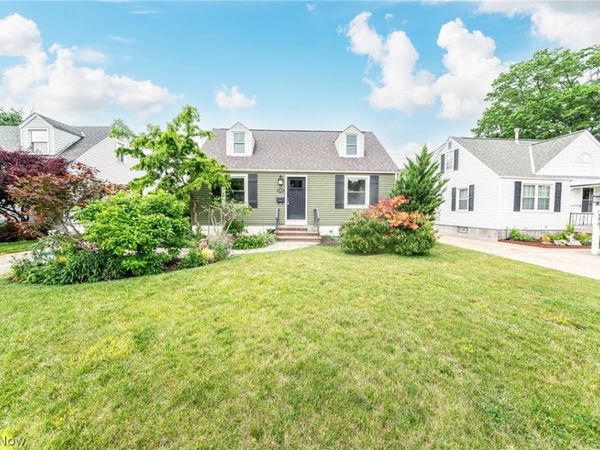 142 Woodstock Drive , Avon Lake, OH 44012