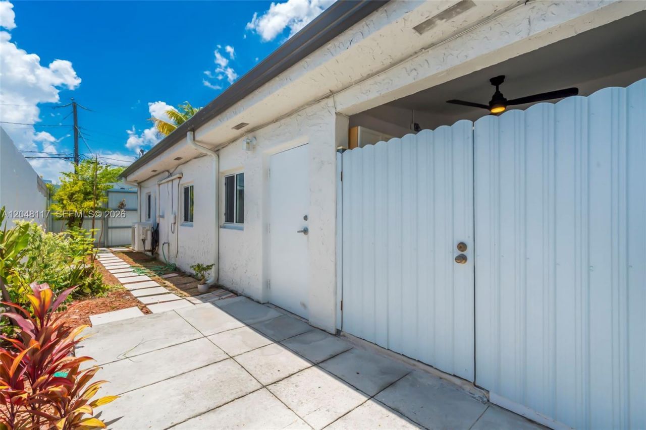 114 SW Sw 57th Ct, Miami, FL 33144 Photo
