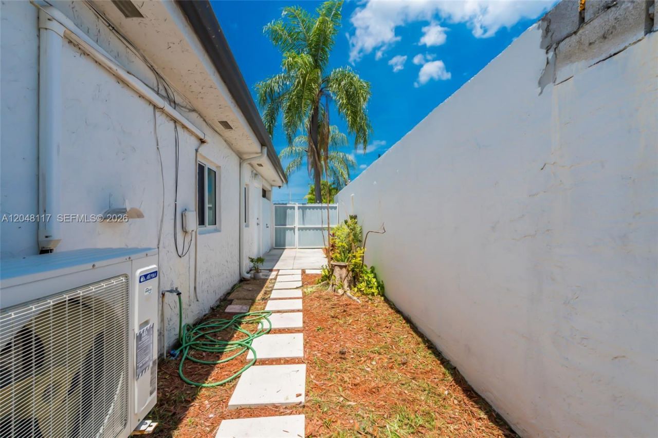 114 SW Sw 57th Ct, Miami, FL 33144 Photo