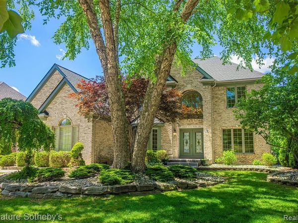 6925 Elm Park Drive, Troy, MI 48098