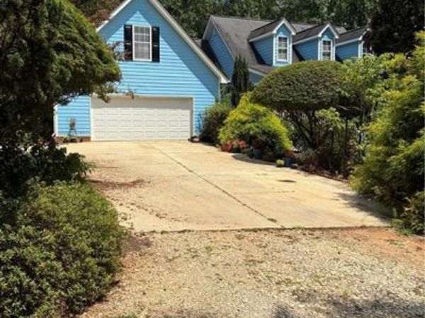 1555 Maple Ridge Drive, Loganville, GA 30052