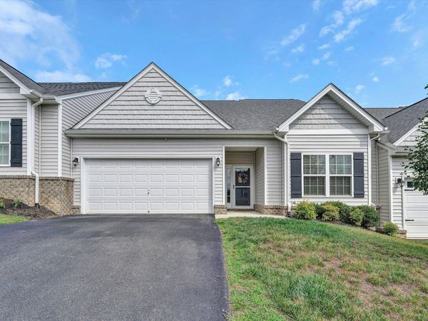 46 Carrington CT , Roanoke, VA 24019