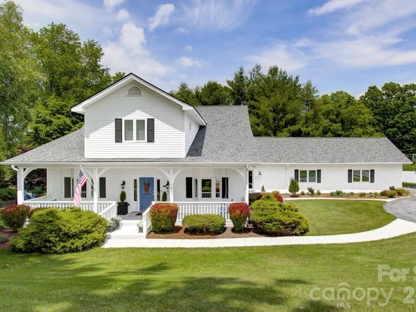100 Perry Place, Hendersonville, NC 28739