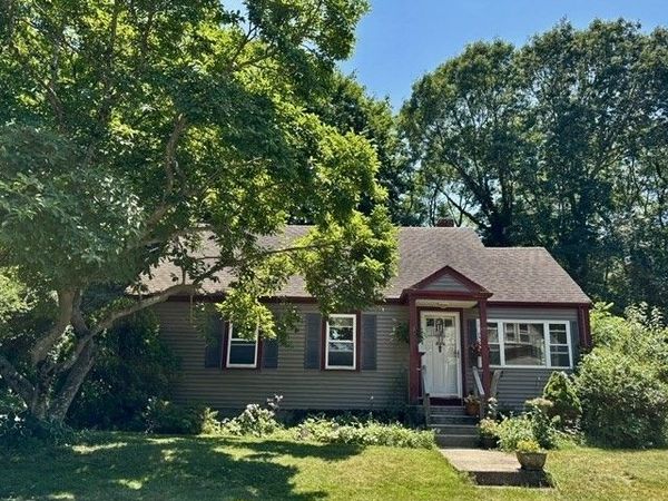 11 Blain St, Acushnet, MA 02743