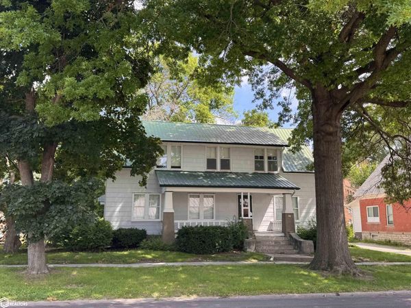 105 W Adams Avenue, Fairfield, IA 52556