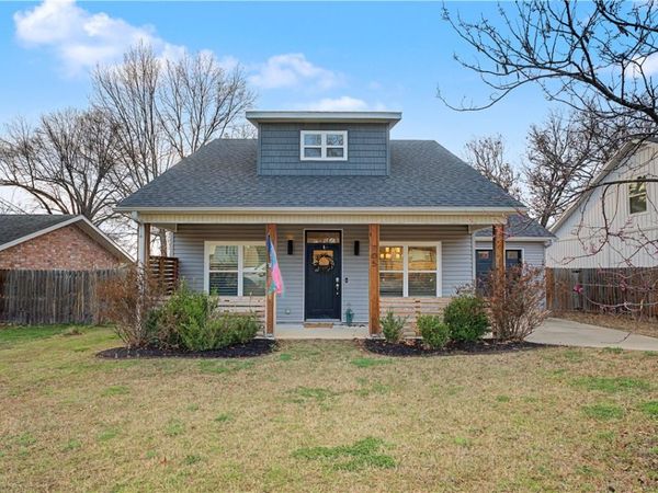 705 Dockery Lane, Fayetteville, AR 72701