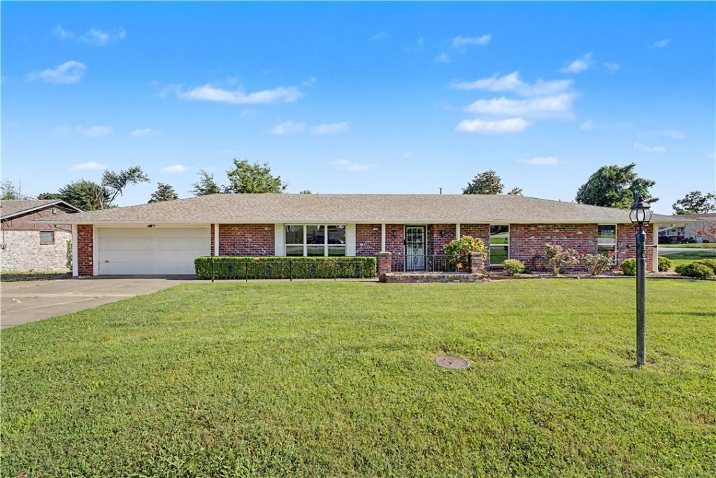 706 W Will Rogers Drive, Rogers, AR 72756 Main Photo