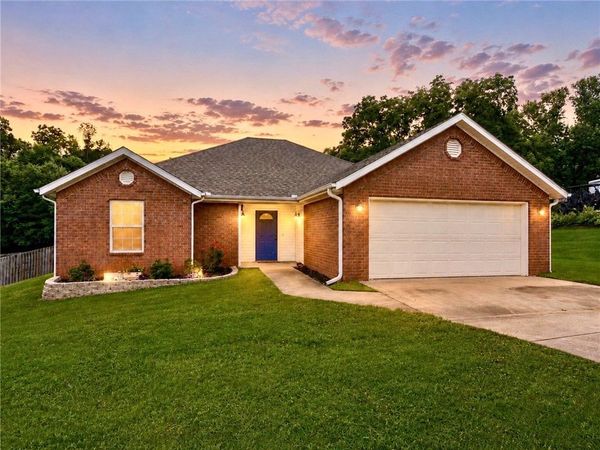 668 Weston Circle , Cave Springs, AR 72718