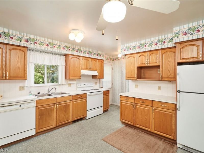 299 W Caston Road, New Franklin, OH 44319 Photo 9