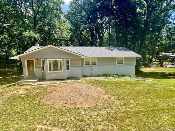 8470 Shadyview Avenue NW, Clinton, OH 44216